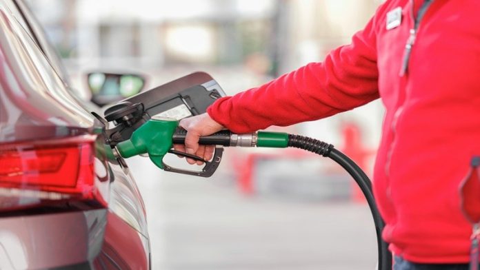 Gorivo na pumpi sa prikazanim cenama eurodizela i benzina