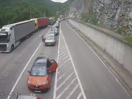 Kolona automobila na graničnom prelazu Špiljani