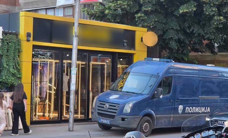 Medicinski tim u bolnici nakon prebacivanja pacijenta na neurohirurgiju