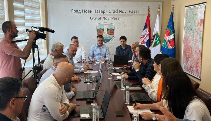 Zgrada Gradske uprave Novog Pazara i sednica Skupštine o ostavkama većnika