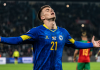 Karte za BiH protiv SAD među najskupljima na Mundijalu 2026 Navijači ispred stadiona sa ulaznicama za Mundijal 2026
