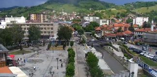 Kratkotrajna, ali jaka kiša pogodila Novi Pazar Kratkotrajno nevreme u Novom Pazaru: jaka kiša, pljuskovi i grmljavina