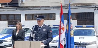 Ljajić: Policija brzo rasvetlila i najteža krivična dela Načelnik Policijske uprave u Novom Pazaru Nermin Ljajić na obeležavanju Dana MUP-a i policije