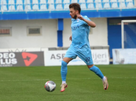 Adem Ljajić tokom fudbalske utakmice, u fokusu interesovanja Novog Pazara