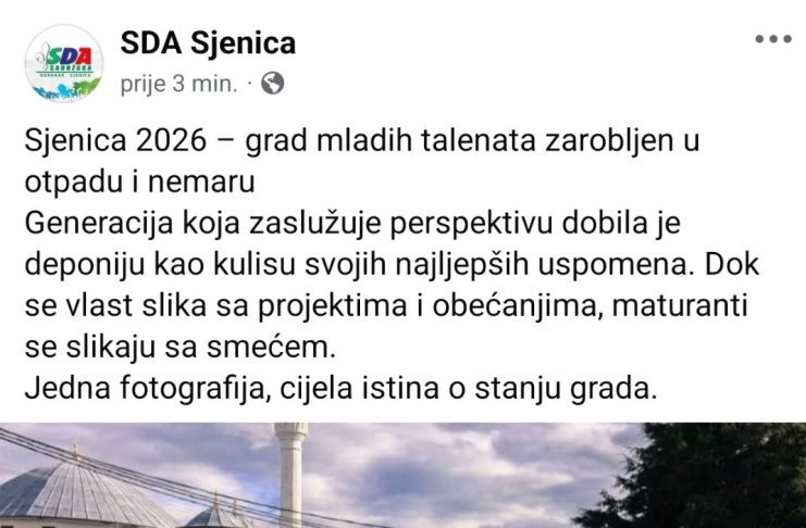 Maturanti pored prepunog kontejnera i nagomilanog otpada u Sjenici