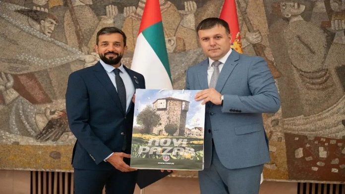 Husein Memić tokom sastanka sa ministrom omladine UAE Sultanom bin Sejf el Nejadijem u Beogradu
