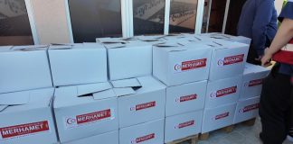 Merhamet Sandžak podelio bajramske pakete i kurbansko meso u Novom Pazaru Volonteri Merhamet Sandžak dele bajramske pakete u Novom Pazaru