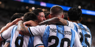 Mesi piše istoriju: het-trik protiv Alžira za eksplozivan start Argentine Lionel Mesi slavi het-trik protiv Alžira u dresu Argentine