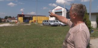 Meštani Prijepoljske ulice u Sjenici: Voda tek posle ponoći Meštani Prijepoljske ulice u Sjenici traže rešenje za probleme s vodosnabdevanjem