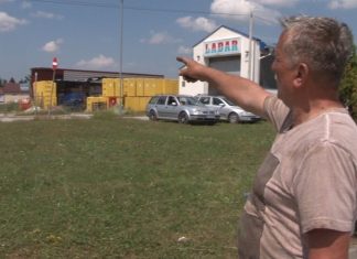 Meštani Prijepoljske ulice u Sjenici: Voda tek posle ponoći Meštani Prijepoljske ulice u Sjenici traže rešenje za probleme s vodosnabdevanjem