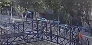 Motociklista iz Novog Pazara prebačen u Beograd na dalje lečenje (VIDEO) Motociklista nakon saobraćajne nezgode prebačen na dalje lečenje u Beograd