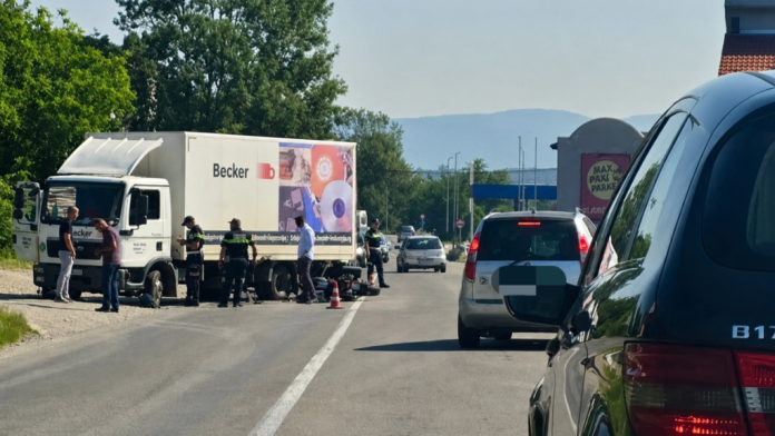 Motocikl i kamion nakon saobraćajne nezgode kod Kraljeva