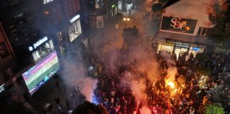 Mundijalska atmosfera na šetalištu u Novom Pazaru (FOTO) Građani Novog Pazara prate javni prenos BiH–Kanada na gradskom šetalištu
