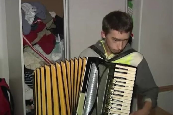 Sedamnaestogodišnji Novak Milojević iz Bora bori se za očuvanje vida