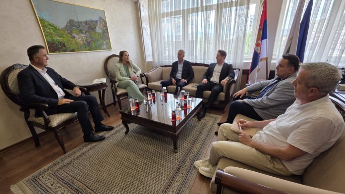 Gradonačelnik Novog Pazara Nihat Biševac i predstavnici opština razgovaraju o rešenju problema otpada