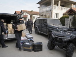 Policija tokom istrage nakon napada u Novom Pazaru
