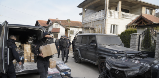 Novi Pazar: posle brutalnog napada policija zaplenila robu od 300.000 evra Policija tokom istrage nakon napada u Novom Pazaru