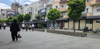 Oblačno i svežije: lokalni pljuskovi sa grmljavinom Oblačno vreme sa povremenom kišom i lokalnim pljuskovima