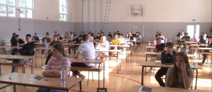 Učenici popunjavaju listu želja za upis u srednju školu