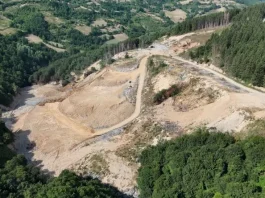 Ilustracija otpada i deponije kao ekološkog i društvenog problema