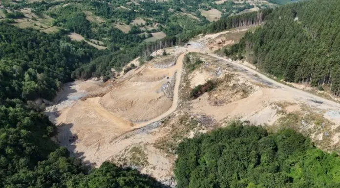 Ilustracija otpada i deponije kao ekološkog i društvenog problema