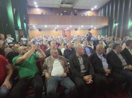 Publika na bajramskom koncertu u Domu kulture u Priboju uprkos kiši