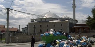Sjenica se guši u smeću: građani traže odgovor, nadležni krive istek ugovora Nagomilani otpad i prepuni kontejneri u Sjenici ispred javnih objekata