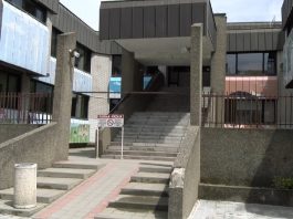 Roditelji i učenici na sistematskom pregledu za upis u srednju školu