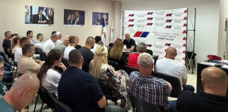 SNS u Novom Pazaru pružio podršku predsedniku Vučiću Sastanak Gradskog odbora SNS u Novom Pazaru i poruka podrške predsedniku Vučiću