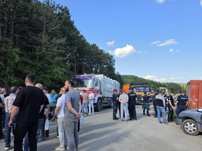 Policija razdvaja dve grupe kod deponije Goveđak u Sjenici