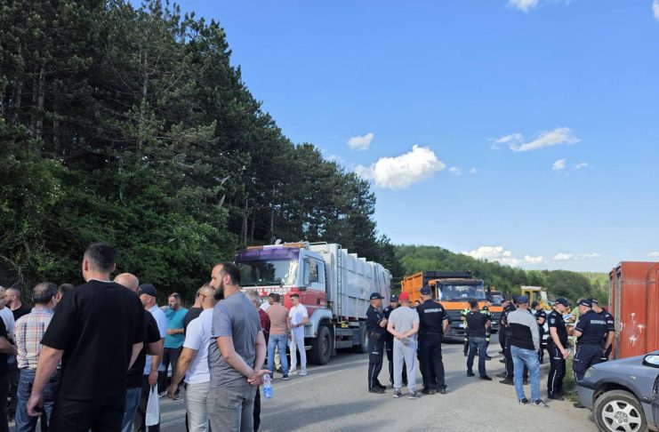 Policija razdvaja dve grupe kod deponije Goveđak u Sjenici