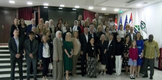 Tkačka kolonija oduševila diplomate u Novom Pazaru Diplomate i domaćini na Tkačkoj koloniji u Novom Pazaru