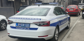 Trnava: žena poginula nakon udara automobila, uhapšen 19-godišnji vozač Ilustracija: policija i saobraćajna traka nakon nesreće u Trnavi