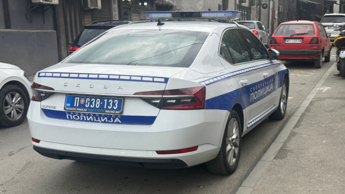 Ilustracija: policija i saobraćajna traka nakon nesreće u Trnavi