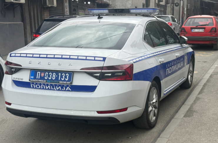 Ilustracija: policija i saobraćajna traka nakon nesreće u Trnavi
