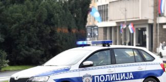 Uhapšeni falsifikatori iz Novog Pazara i Beograda Policija tokom pretresa zbog sumnje na falsifikovanje diploma u Novom Pazaru i Beogradu