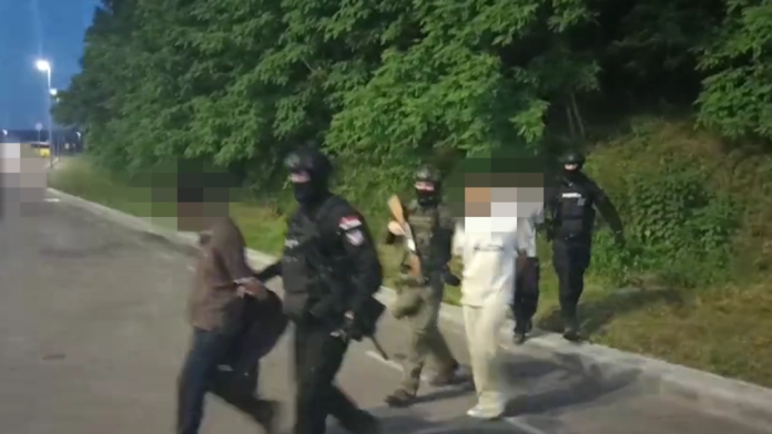 Policijska akcija u okolini Beograda nakon pronalaska improvizovanog kampa migranata