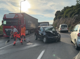Policija i vozila na mestu udesa kod Utjehe, blizu Ulcinja