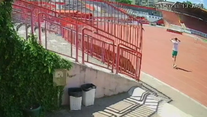Sigurnosni snimak kovitlaca vetra na stadionu „Karađorđe“ u Novom Sadu
