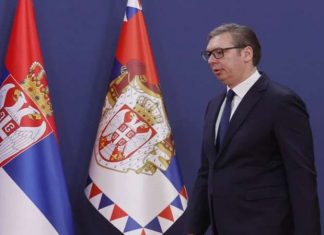 Vučić: U martu naredne godine počinje redovni vojni rok Aleksandar Vučić u Batajnici kraj Beograda tokom najave redovnog vojnog roka