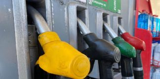 Benzin i dizel skuplji za dva dinara naredne nedelje Novčanik i gorivo na pumpi uz najavu poskupljenja benzina i dizela.