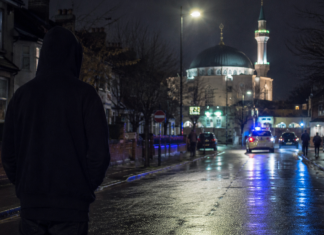 Četrnaestogodišnjak optužen za terorizam u Londonu Policijska zgrada u Londonu u kontekstu optužbe za terorizam