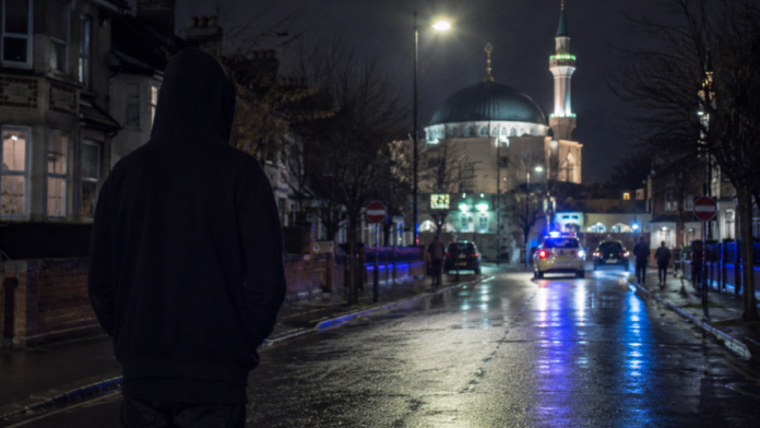 Policijska zgrada u Londonu u kontekstu optužbe za terorizam