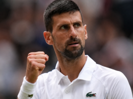Novak Đoković slavi poen tokom četvrtfinala Vimbldona protiv Feliksa Ožea-Alijasima