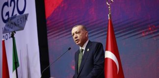 Erdogan: Pokušaj puča 2016. bio pokušaj okupacije Redžep Tajip Erdogan obraća se javnosti povodom 10. godišnjice pokušaja puča u Turskoj