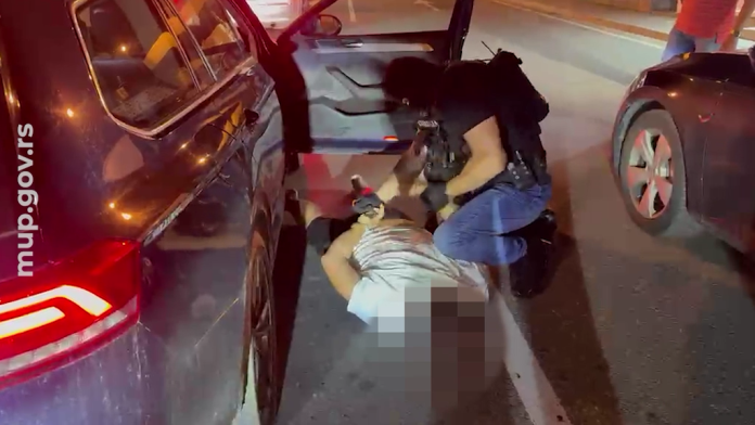 Policijski pregled automobila kod graničnog prelaza Mali Zvornik nakon hapšenja