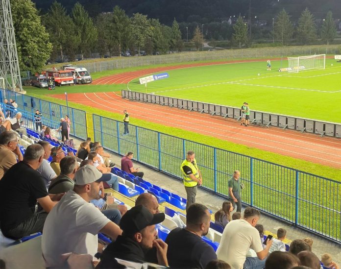 Adem Ljajić na tribinama tokom utakmice Mladost – Novi Pazar u Lučanima