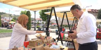 Novi Pazar: održan Zanat fest u čast tradicije Štandovi na „Zanat festu“ u Novom Pazaru i rukotvorine zanatlija