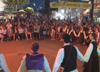 Novi Pazar završio kamp Mostovi kulture i jezika 2026 Učesnici folklornog programa tokom završnice kampa u centru Novog Pazara