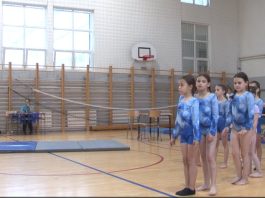 Gimnastičarke na pojedinačnom takmičenju C programa u Osnovnoj školi „Jovan Jovanović Zmaj“